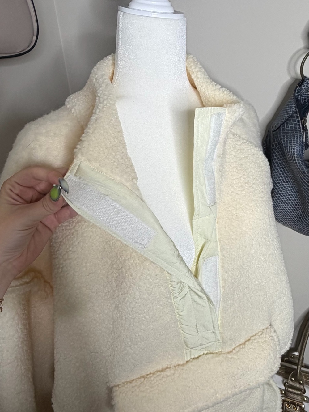 BDG Urban Outfitters - Cream Fleece Pullover Sweater - Size L - Picture 4 of 5